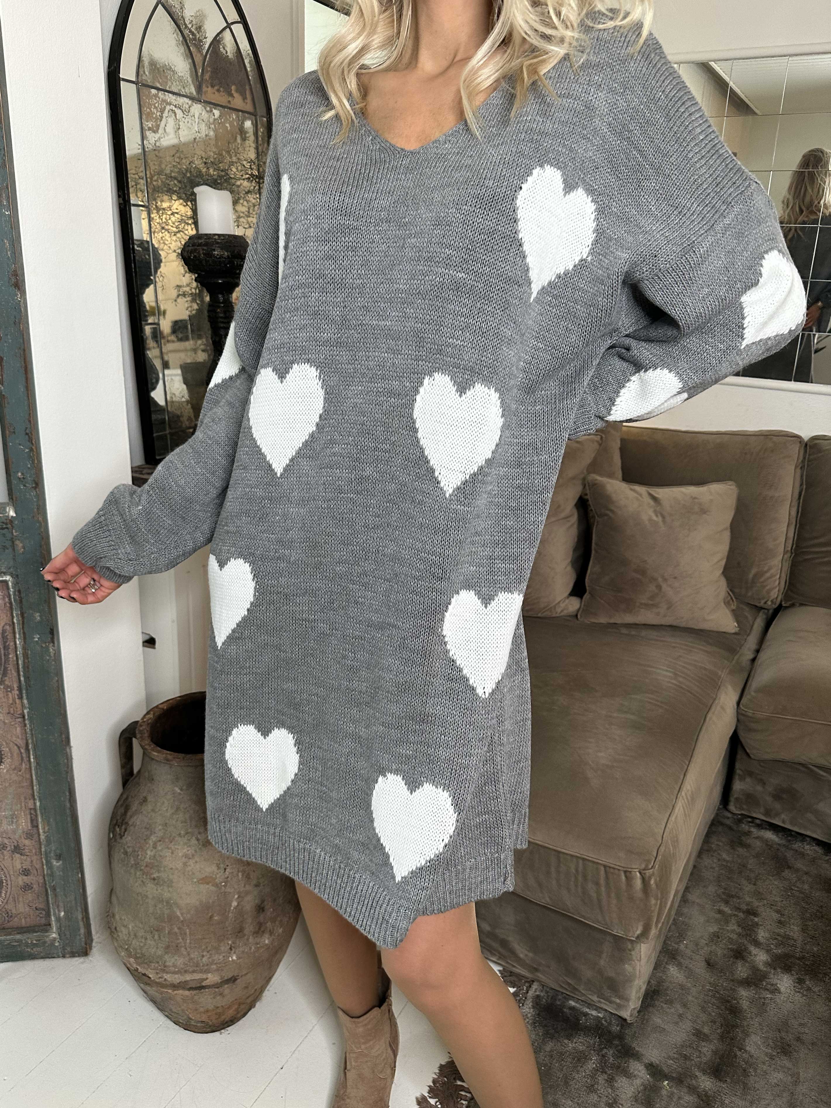 Lela - Stickad klänning med hjärtan